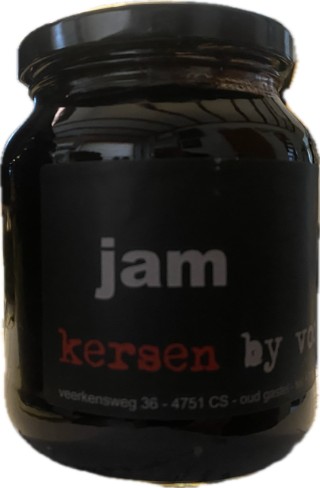 Jar of jam labeled 'kersen by vo' on a white background